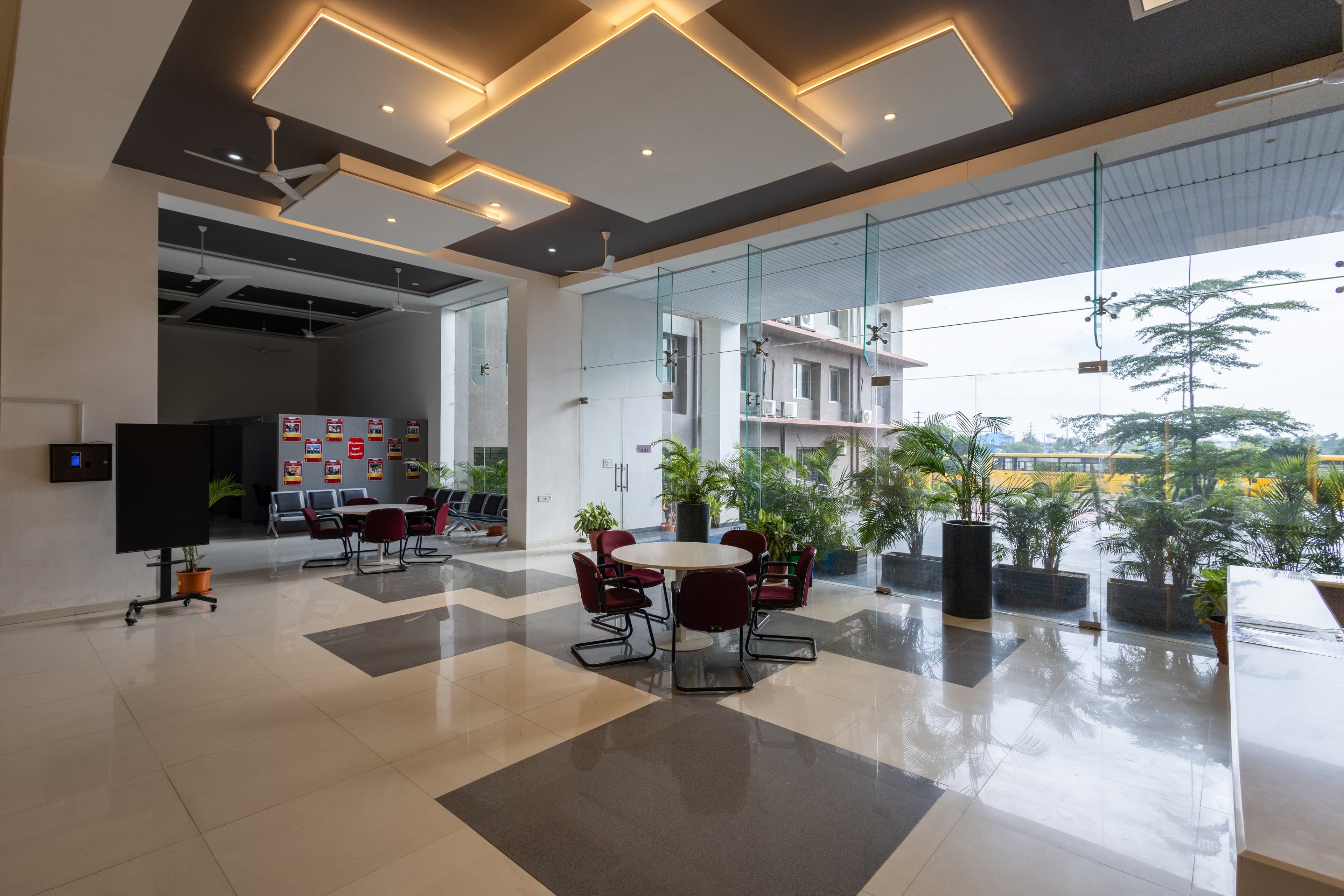 Acropolis Faculty of Management & Research background